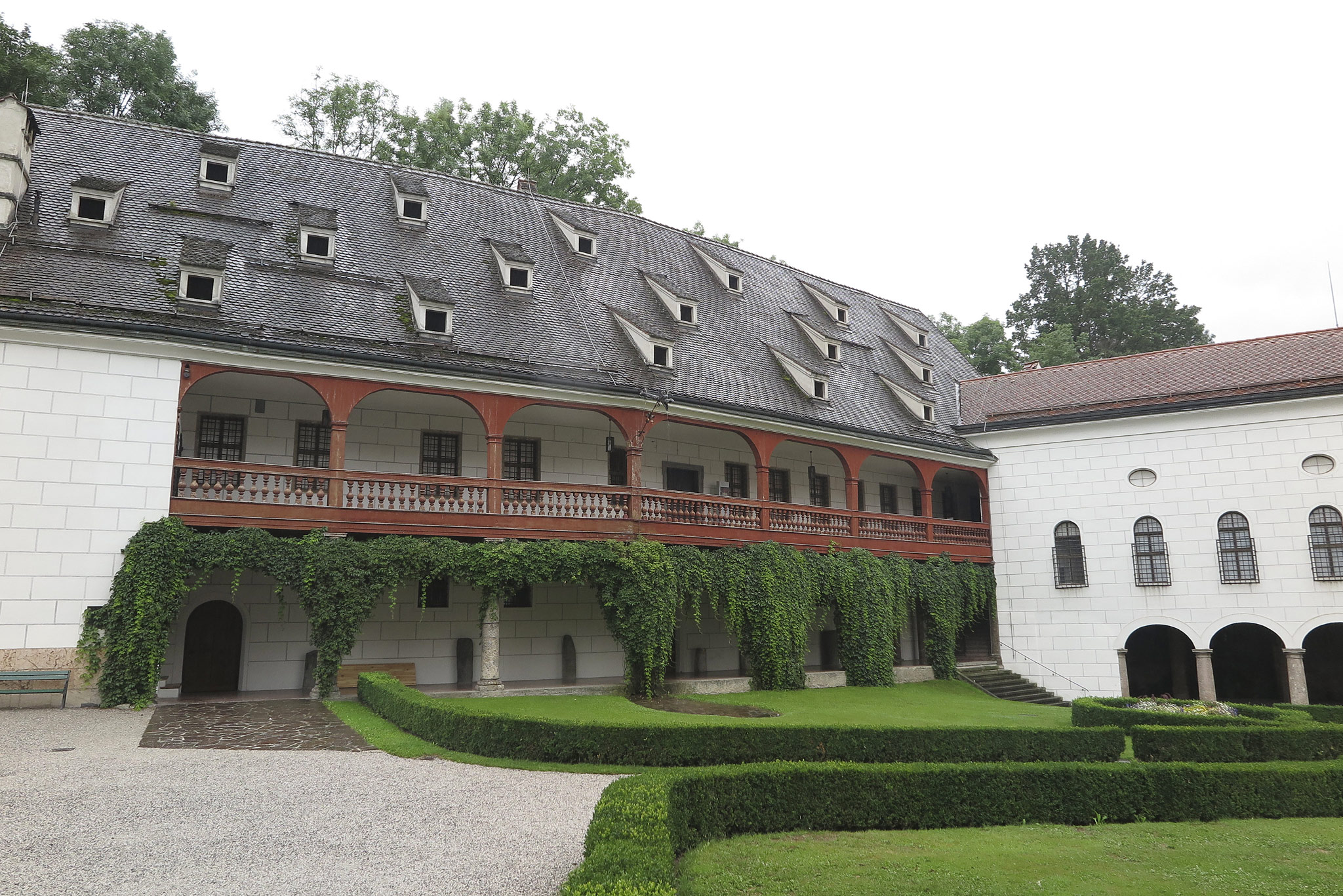 Schloss Ambras, Innsbruck (Photo license: CC BY-NC 2.0)